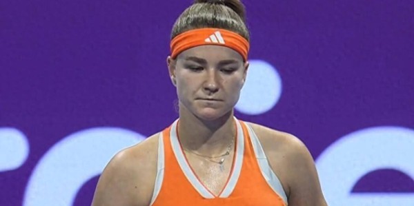 JiuyouSports-女单最意外比赛诞生！斯瓦泰克送蛋横扫火娃，追平两大名宿纪录