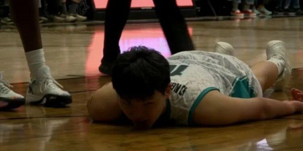 九游体育-14+17！太牛逼了！混音队友点评杨瀚森...