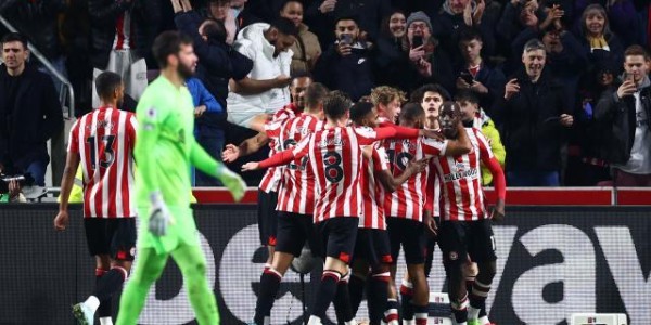 九游体育下载-利物浦防线记吃不记打 渣叔：对方五六人同时犯规！