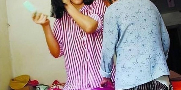 九游体育官网-世界第一女巨人来自中国安徽，穿78码的鞋子，一顿饭吃六碗炒面