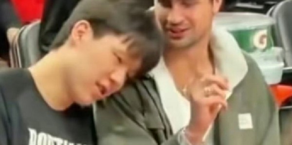 九游体育-14+17！太牛逼了！混音队友点评杨瀚森...