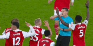 枪手得势难得分，主裁“漏判”俩点球塔帅暴怒：可耻！