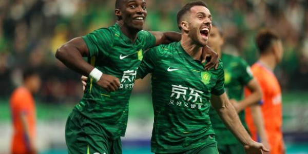 【中超】1场3红！法比奥双响 10人国安6比1胜9人泰山