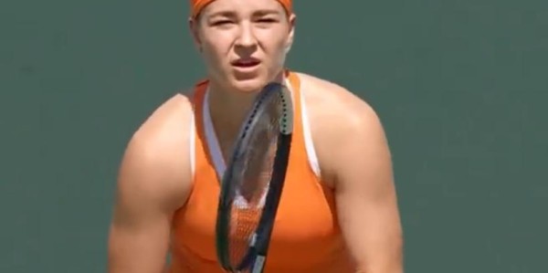 JiuyouSports-女单最意外比赛诞生！斯瓦泰克送蛋横扫火娃，追平两大名宿纪录