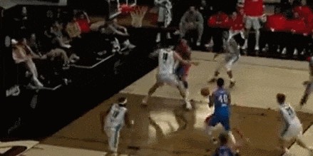 九游体育-14+17！太牛逼了！混音队友点评杨瀚森...