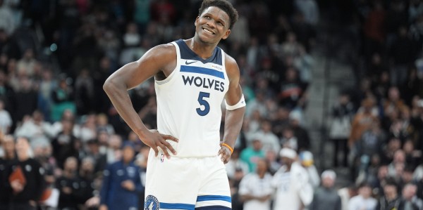 41分6板5断！解说：关键时刻能攻能防 最近爱德华兹真是在状态里